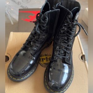 Dr.martens
Color- Black
Size-7 eur 38
